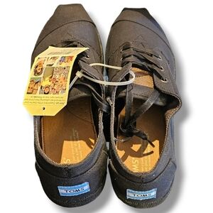 TOMS, MEN SIZE 10